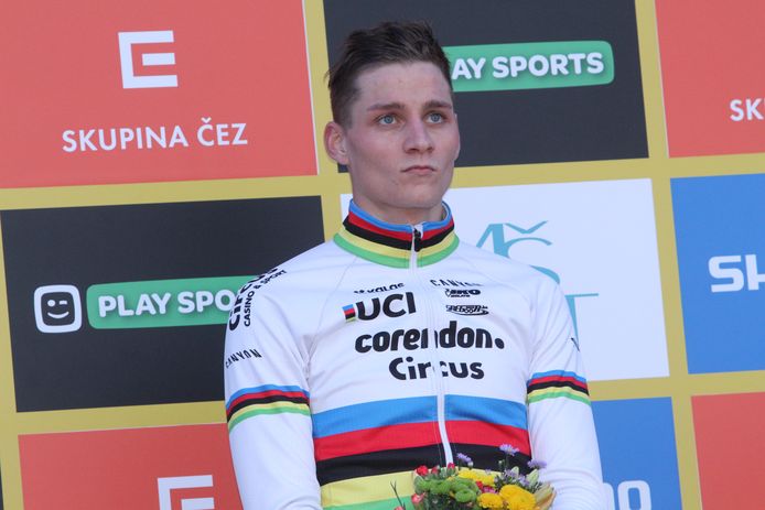 Mathieu van der Poel wint de wereldbeker-veldrit in Tabor.