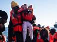 Italiaanse kustwacht probeert 1.200 mensen te redden op zee