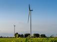 De drie windmolens tussen het spoor en de snelweg A2 bij Zaltbommel.