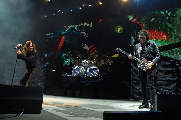 Ozzy Osbourne (links) en Tony Iommi (rechts) tijdens een concert van Black Sabbath vorig jaar. Beeld WireImage