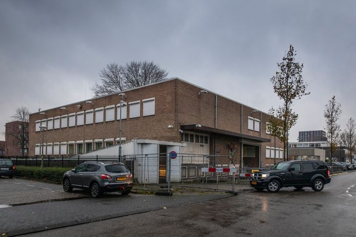 De gerechtsbunker in Amsterdam-Osdorp waar het gerechtshof woensdag de zaak in hoger beroep rond de moord op Reduan B. behandelde.