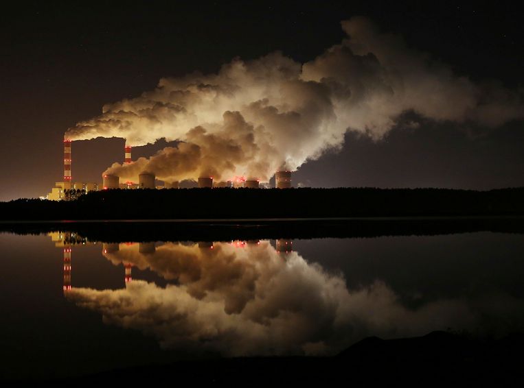 Europa's grootste kolencentrale, bij Belchatow in Polen. Beeld AP