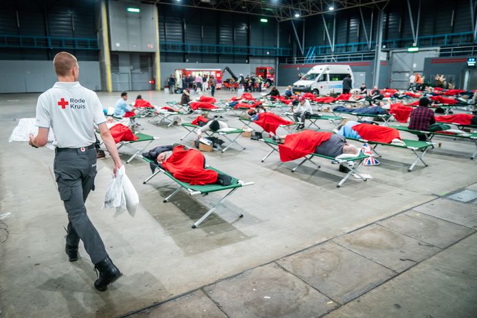 Gestrande reizigers overnachten in Jaarbeurs Utrecht.