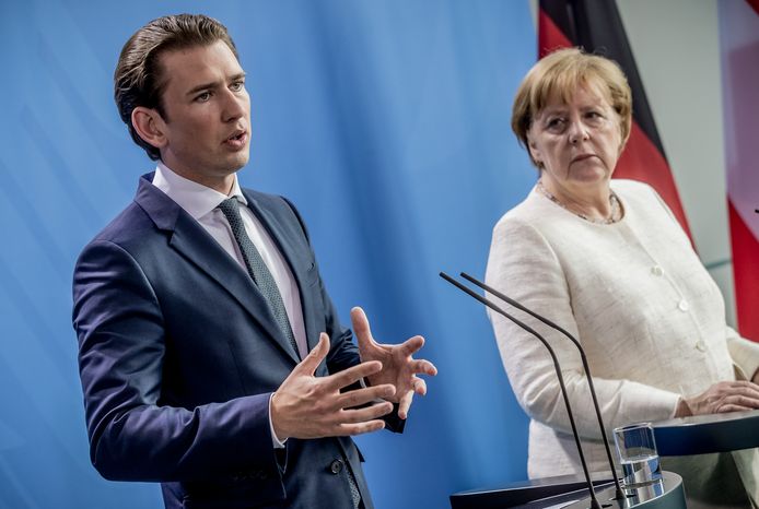 Merkel ontving gisteren de Oostenrijkse bondskanselier Sebastian Kurz, die vandaag ook met Seehofer spreekt.