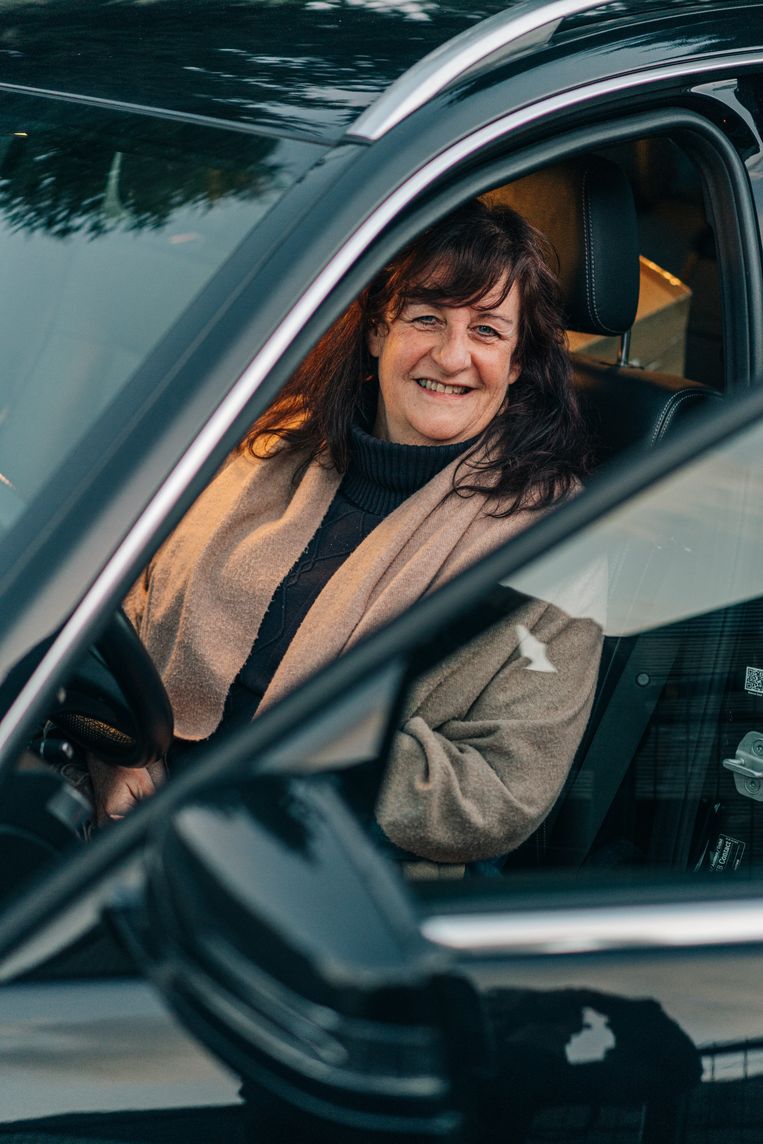 Taxichauffeur Micheline Van Ryssel: 'Het is erg dat op het moment dat de Belgische economie moet gestimuleerd worden zo’n Amerikaans bedrijf binnengehaald wordt.' Beeld Wouter Van Vooren