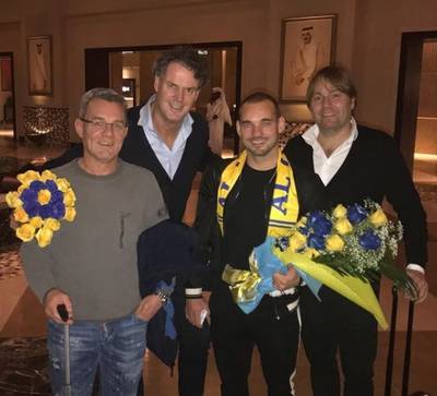 Sneijder arriveert in de zandbak, Veltman beweegt