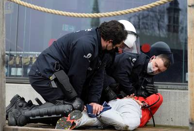Premières arrestations de manifestants contre les mesures Covid à Bruxelles