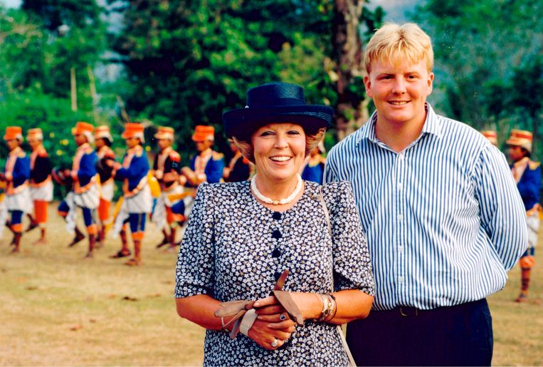 De toenmalige koningin Beatrix en prins Willem-Alexander tijdens het staatsbezoek in 1995. Beeld ANP