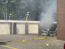 Brand in garagebox in Nijverdal, veel rook in omgeving