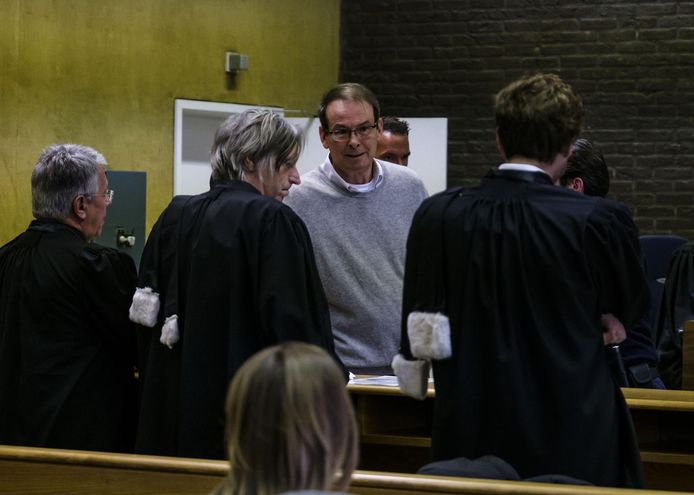 Pieter Ceulen met z'n advocaat Walter Van Steenbrugge in de rechtbank.