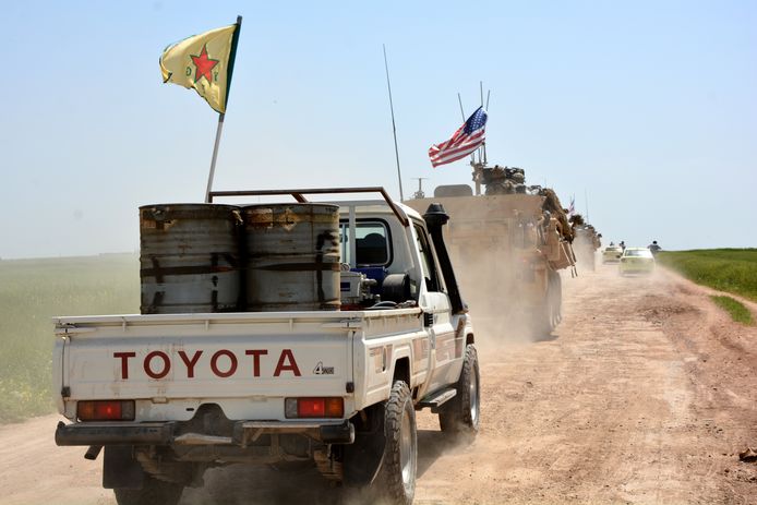 Amerikaanse troepen en de Koerdische Volksbeschermingseenheden (YPG) in Syrië.