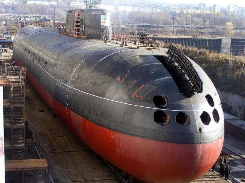 Ruslands grootste nucleaire onderzeeër Belgorod tijdens de productie.