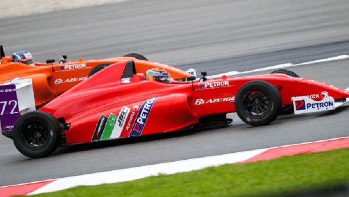 Alleen Safetycar Bereikt Finish In Bizarre Formule 4 Race De Reden Doet U Met Verstomming Slaan Auto En Motorsport Hln Be
