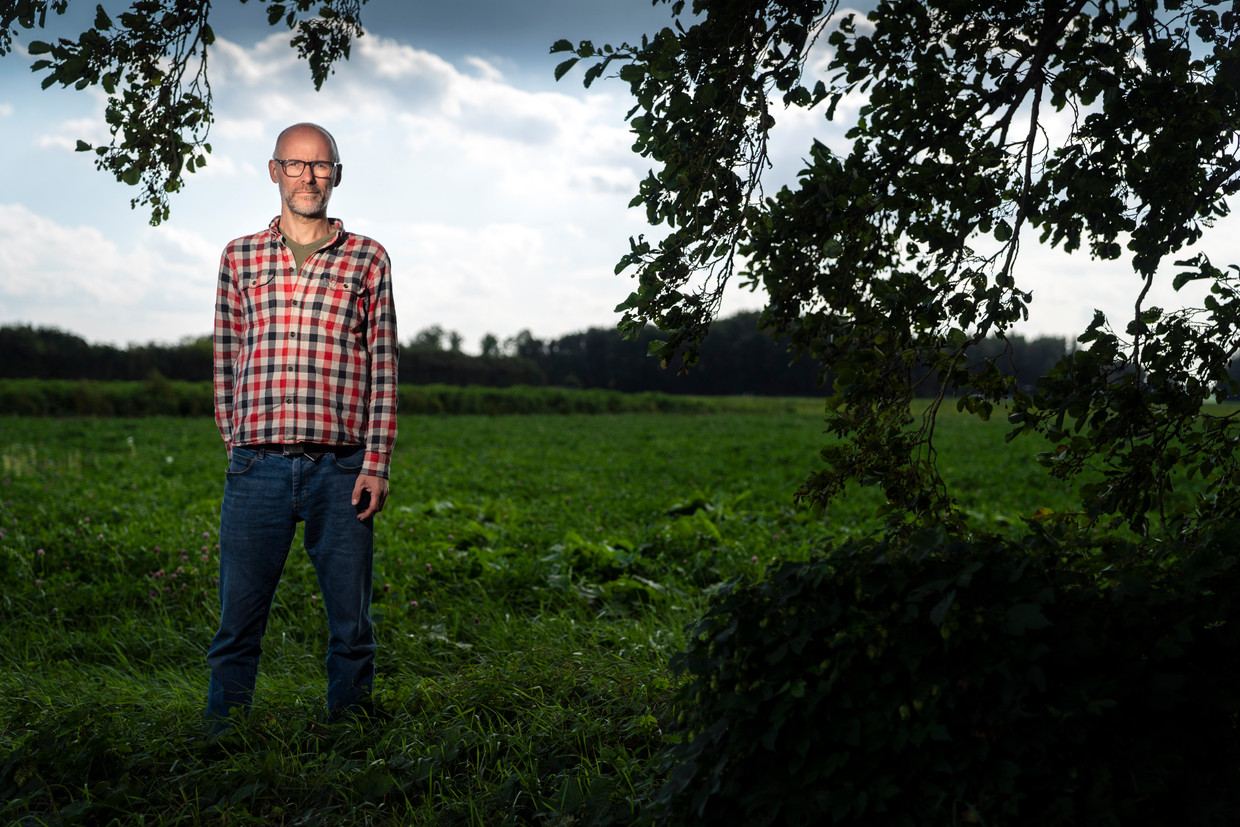Arie Mulder verhuisde van Zwolle naar Nieuw Annerveen voor een betere luchtkwaliteit.  Beeld Reyer Boxem