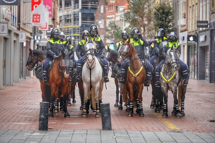 Politie te paard op de Demer.