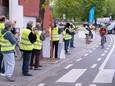 De applausploeg stond vrijdagochtend langs de Matthijs Casteleinstraat.
