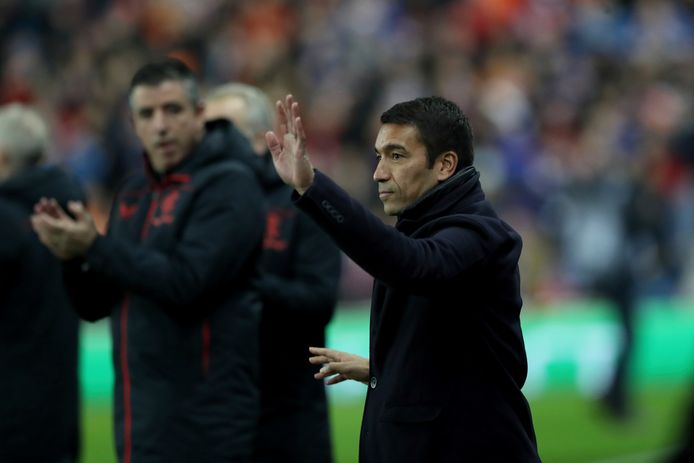 Giovanni van Bronckhorst is goed begonnen als coach van Rangers. Op de achtergrond zijn assistent Roy Makaay.