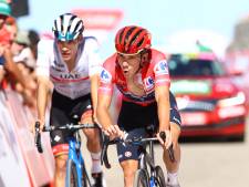 Remco Evenepoel kraakt na aanval Primoz Roglic in loodzware Vuelta-rit, maar behoudt rode leiderstrui