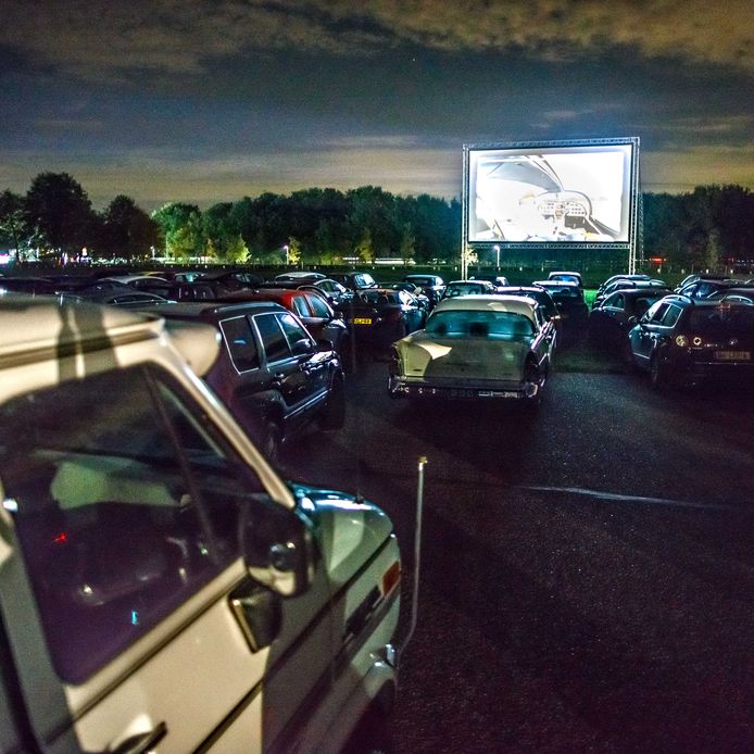 indruk enkel Verslaggever In de auto naar een film kijken: Maassluis krijgt drive-in bioscoop |  Waterweg | AD.nl