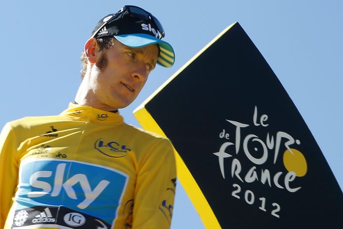 Bradley Wiggins op het podium in Parijs nadat hij de Tour de France in 2012 won.
