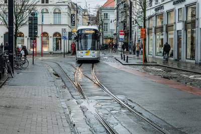 Drukste tramlijn van Vlaanderen wordt 4 jaar lang geknipt: pendelbus zal tot de zomer reizigers van tram 1 vervoeren