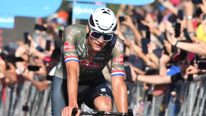 Geen tweede dagsucces voor Mathieu van der Poel: Thomas De Gendt wint Giro-rit in Napels