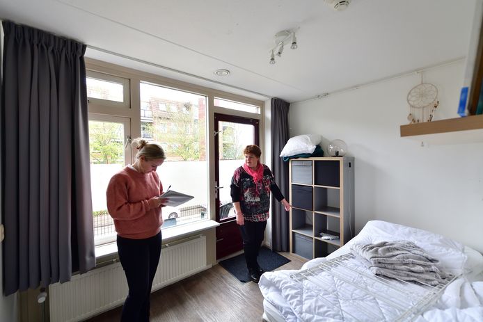 Hier wordt een kamer in het pand aan de Vestinghlaan in Steenbergen gereed gemaakt voor de opvang van Oekraïense vluchtelingen. Vanaf september komen er ook vijf kamers beschikbaar voor statushouders.