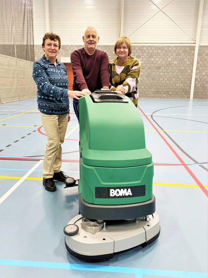 Nieuwe poetsmachine voor sporthal de Vruen | Kortenaken | hln.be