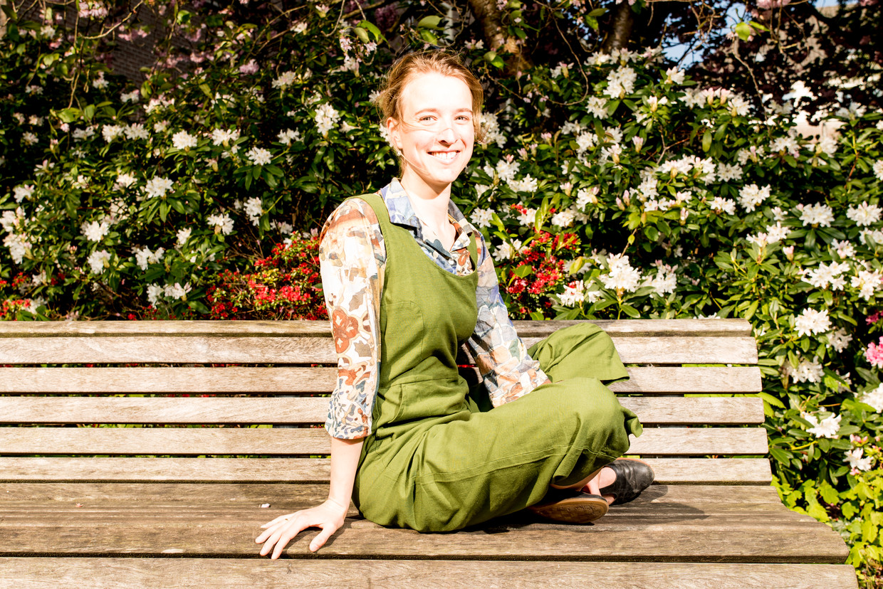 Eline Helmer: 'Voorlopig wachten mijn man en ik nog even af. ­Kijken hoe de situatie ­evolueert. Maar ooit willen we vrienden en ­familie terugzien.'   Beeld Jan Mulders