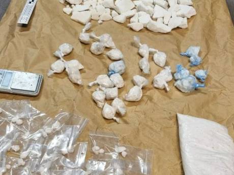 Politie Zutphen vindt drugs op straat: ‘Eigenaar mag zich gerust komen melden’