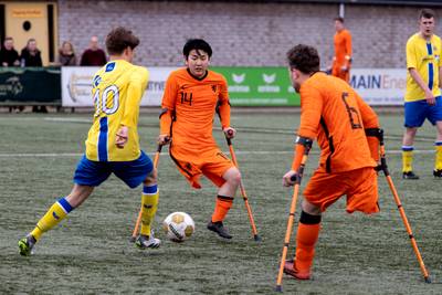 ‘Een bal tegen de kruk is hands’: Nederlands amputatieteam oefent in Nijnsel