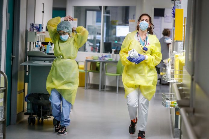 Entre le 19 et le 25 janvier, il y a eu en moyenne 330 patients admis à l’hôpital et positifs au Covid-19, soit une augmentation de 51% par rapport à la période de référence précédente.