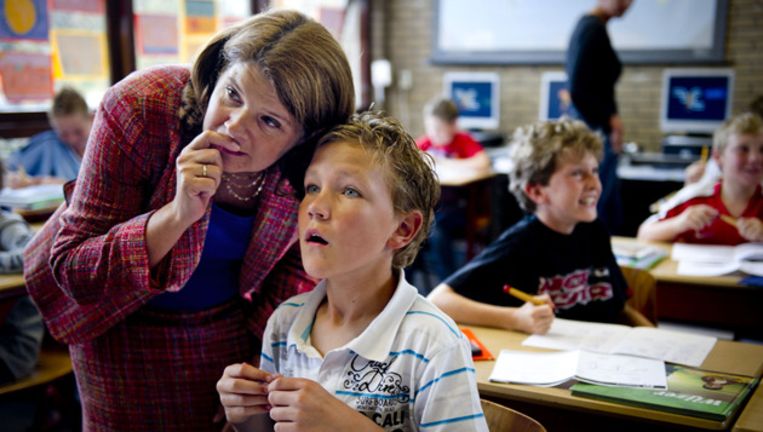 Minister Marja van Bijsterveldt brengt een bezoek aan openbare basisschool De Tiende Penning in Vierpolders. © ANP Beeld 