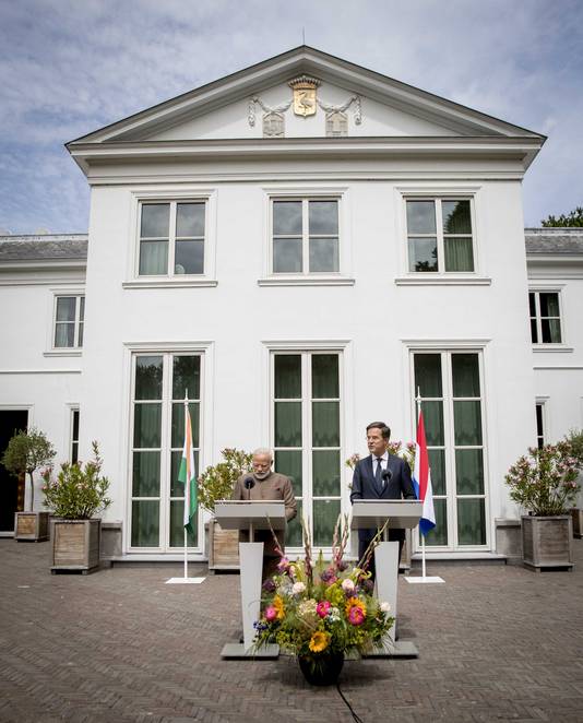 Demissionair minister-president Mark Rutte ontvangt op het Catshuis premier van India.