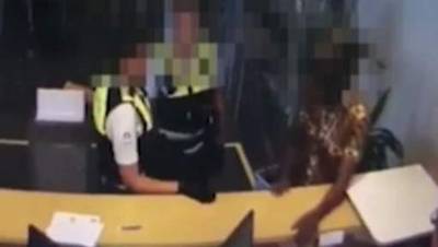 Woeste man valt allochtone politieagente aan met uppercut