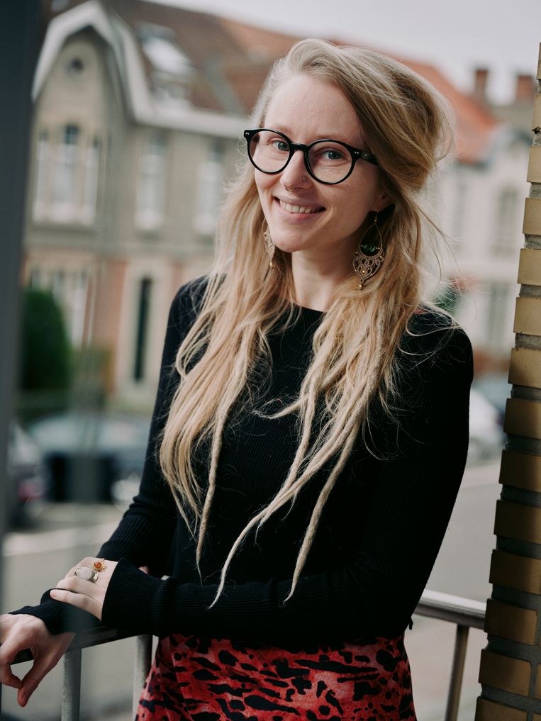 ‘De chaos van de spoedafdeling kon ik nog aan. Maar als ik terugkwam van een patiënt en de computer waaraan ik zat te werken opeens bezet was, dán schoot ik in paniek.’ Beeld Joris Casaer
