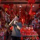 In onzekere tijden vullen Chinezen hun spaarpot. ‘Ik koop alleen nog maar het allernoodzakelijkst’