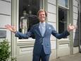 Joris Lammers voor zijn modezaak in de Verwersstraat in Den Bosch. ,,Ik ben een totale digibeet.”