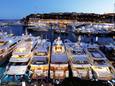 De haven van Monte Carlo, Monaco, is een van de bekendste ter wereld.