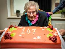 Marie uit Tubbergen viert 107e verjaardag als oudste inwoonster van Overijssel: ‘Na mijn 60ste begon ik echt met leven’