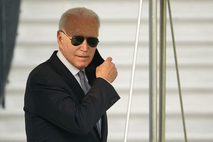 De Amerikaanse president Joe Biden vrijdag in de tuin van het Witte Huis voordat hij met de presidentiële helikopter Marine One vertrok naar het buitenverblijf Camp David.