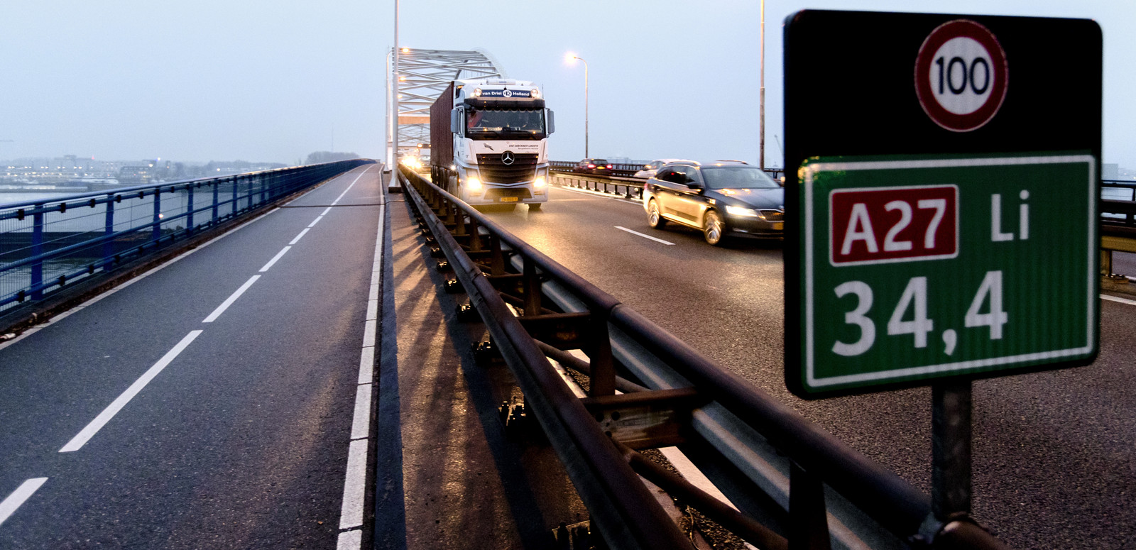 waarvoor-zijn-die-zwarte-bordjes-langs-de-snelweg-foto-pzc-nl