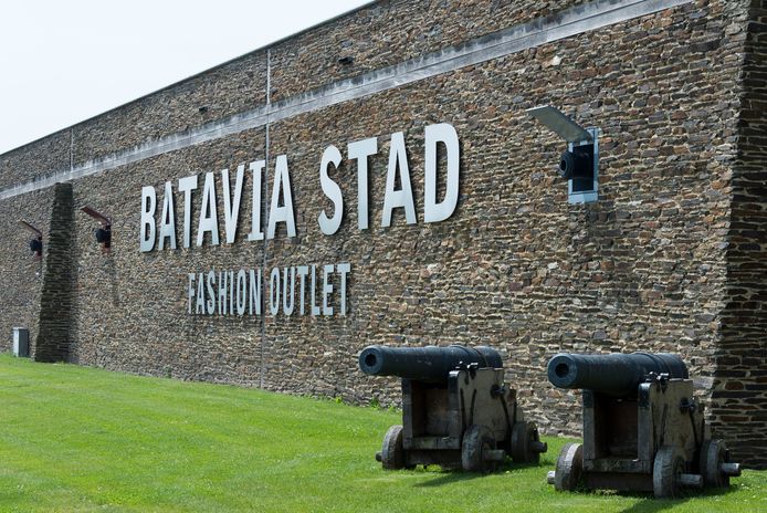 Het logo van Batavia Stad Fashion Outlet, het oudste outletcentrum in Nederland.