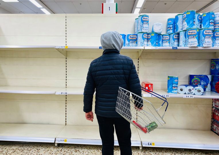 ‘Britse ministers raden supermarkten aan extra voorraden in te slaan’