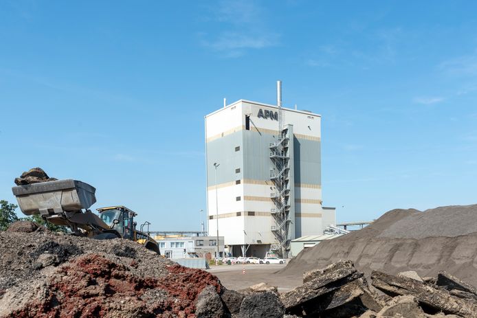 Koolstoffilter op Bergse asfaltcentrale geeft omwonenden weer