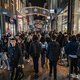 Koopjesgekte Black Friday drijft burgemeesters tot wanhoop | Corona maakt columnist Aaf Brandt Corstius kwaad en mild tegelijk