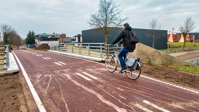 Snelfietsroute Breda-Tilburg is deels gereed, een voorproefje bij 1 graad boven nul