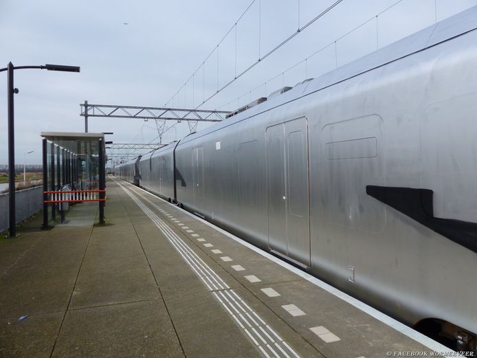 De zilveren trein werd aangetroffen in Wormerveer, op enkele tientallen kilometers van Amsterdam.