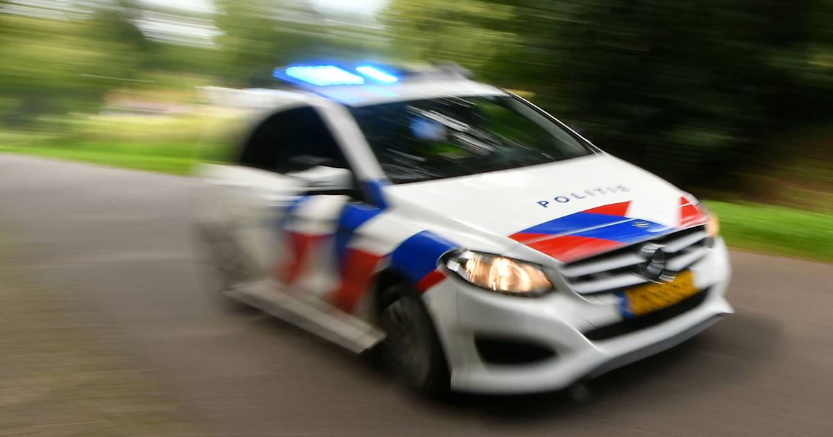 politieauto's zich niet aan verkeersregels houden?' Auto | AD.nl