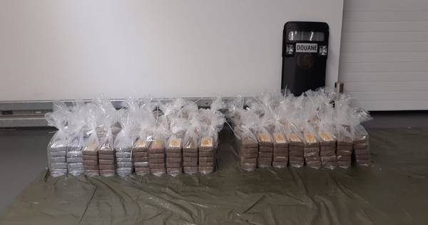 Vierhonderd kilo coke onderweg naar Oosterhout onderschept in Rotterdamse haven.